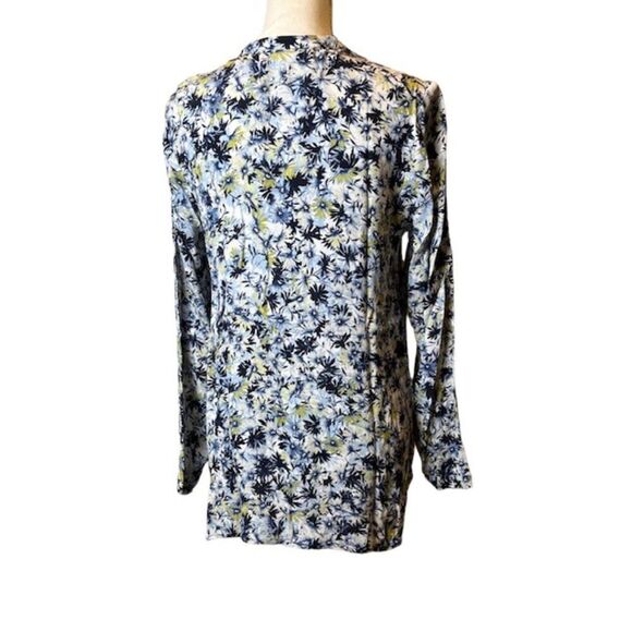 J Jill Women's Blouse Floral Print Navy White Green Crepe Light Size Medium - Picture 4 of 9